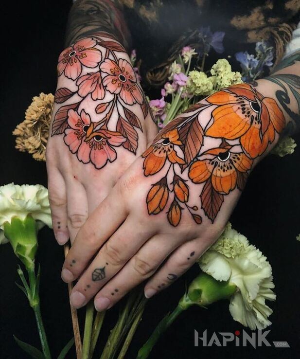 Tattoo Jakie ladne kwiaty in colorful motif and graphic / illustrative style on the hand