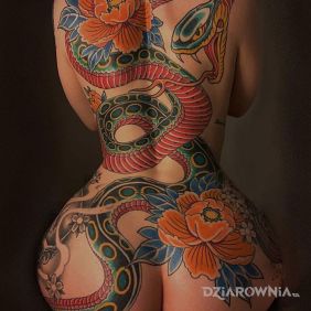 Tatuaż Wężyk na plecach motyw: kolorowe styl: japońskie / irezumi