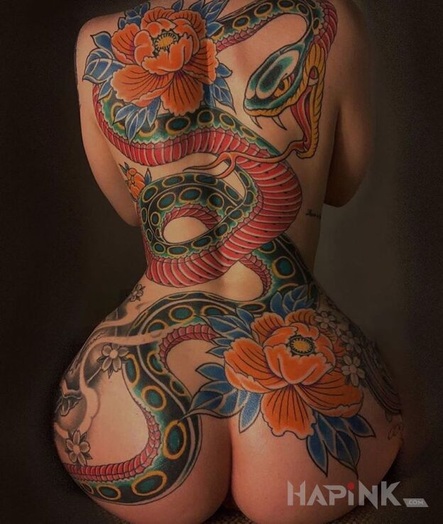 Tattoo Wężyk in animals motif and japanese / irezumi style on the back