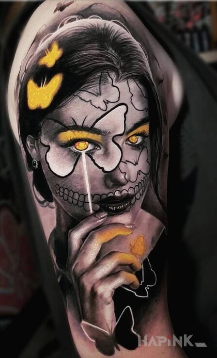 Tattoo Portret na inny sposob in 3D motif and realistic style on the upper arm