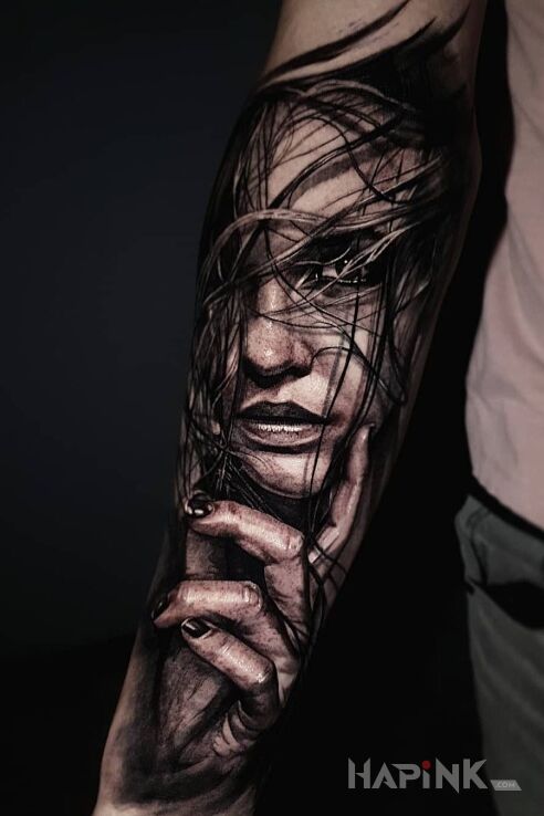 Tattoo Rozczochrana dziewczyna in 3D motif and realistic style on the forearm