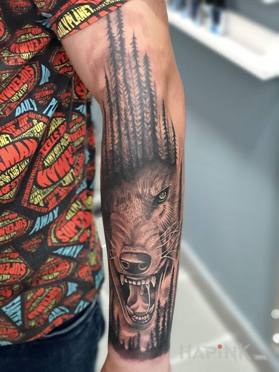 Tattoo Wołk in animals motif and realistic style on the forearm