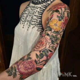 Tattoo Flowers on the forearm motif: sleeves