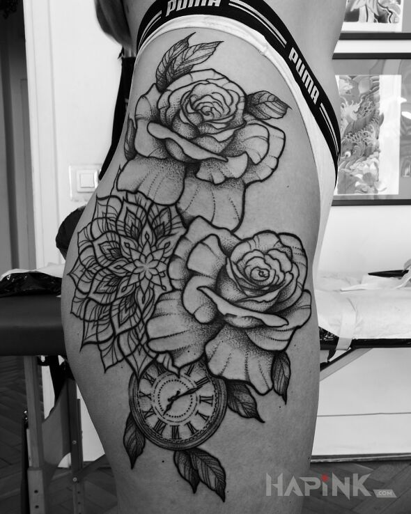 Tattoo Kwiaty / Róże / Mandala / Zegar in mandalas motif and graphic / illustrative style on the leg