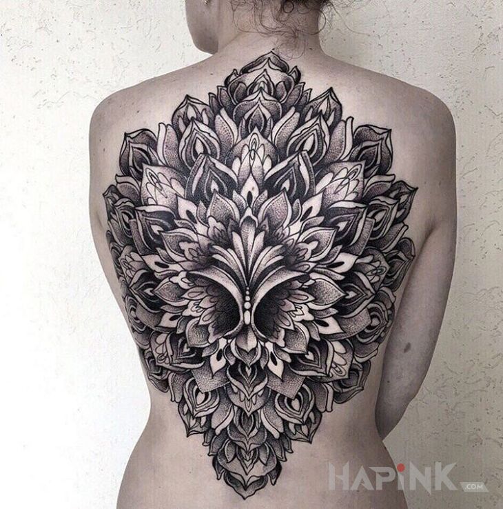 Tattoo Mandala z efektem 3D in mandalas motif on the back