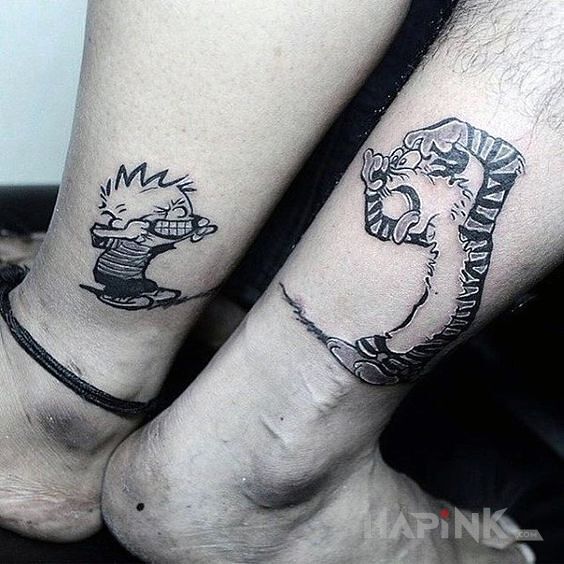 Tattoo Dokuczanie sobie nawzajem in characters motif and graphic / illustrative style near the ankle