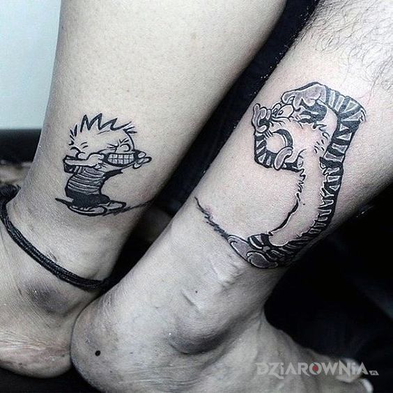 Tatuaż dokuczanie sobie nawzajem w motywie postacie i stylu graficzne / ilustracyjne na nodze