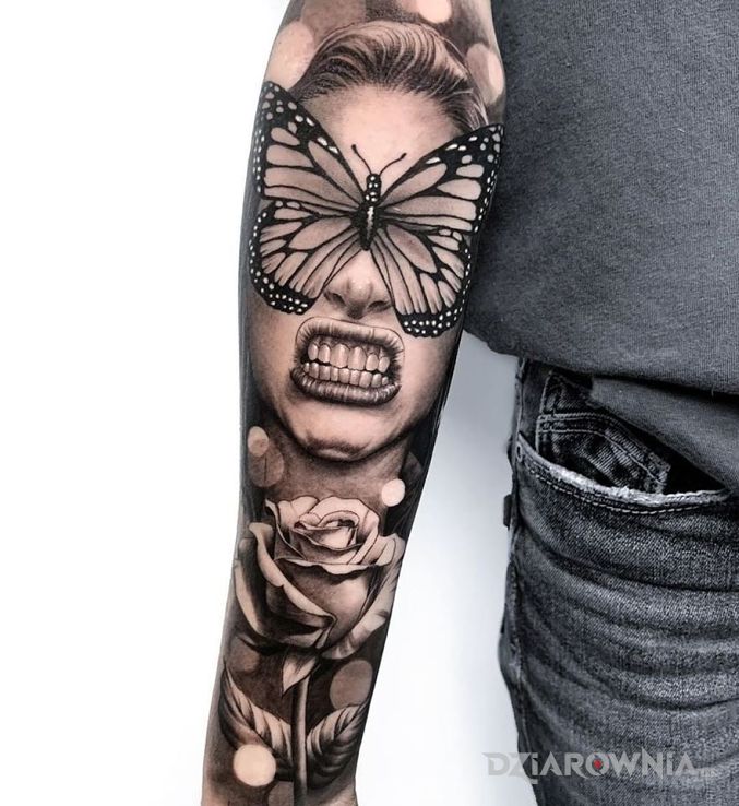 Tatuaż motyl na oczach w motywie kwiaty i stylu realistyczne na przedramieniu