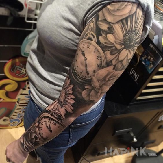 Tattoo Zegary pośród kwiatów in objects motif and realistic style on the forearm