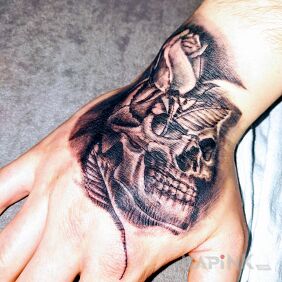 Tattoo Last Farewell on the hand motif: skulls