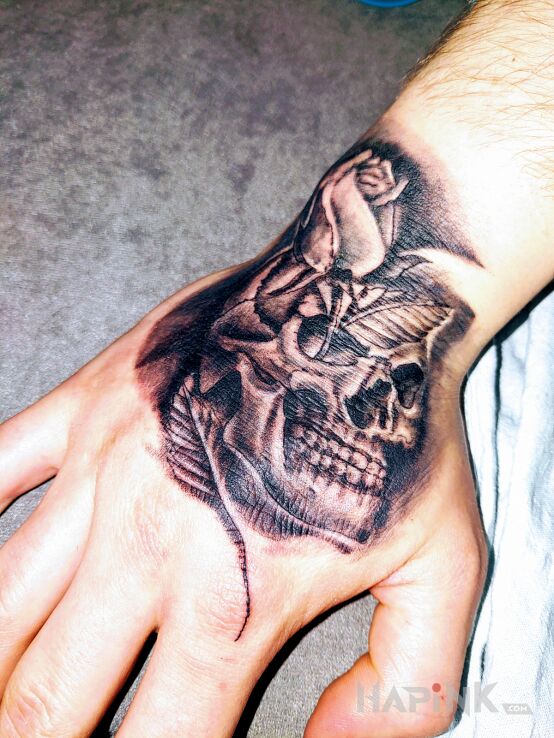 Tattoo Ostatnie Pożegnanie in black and gray motif on the hand