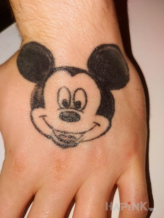 Tattoo Myszka Miki in characters motif on the hand