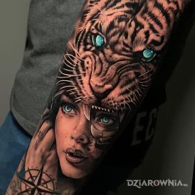 Tatuaż Tiger woman na przedramieniu motyw: zwierzęta styl: realistyczne