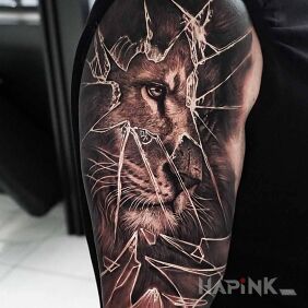 Tattoo Nostalgic lion on the upper arm motif: animals style: realistic
