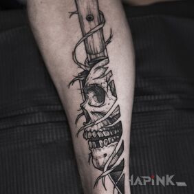 Tattoo Knife / Skull on the forearm motif: black and gray style: graphic / illustrative