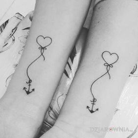 Tatuaż Serce z kotwica na przedramieniu motyw: miłosne styl: kontury / linework