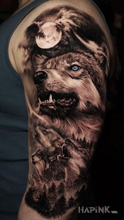 Tattoo Wataha wilków in 3D motif and realistic style on the upper arm