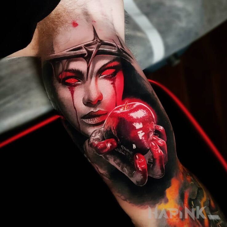 Tattoo Krwawe jabłuszko in colorful motif and realistic style on the upper arm