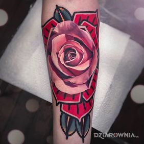 Tatuaż Realizm połączony z oldschoolem na przedramieniu motyw: kolorowe styl: oldschool