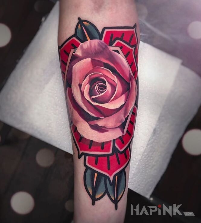 Tattoo Realizm połączony z oldschoolem in 3D motif and oldschool style on the forearm