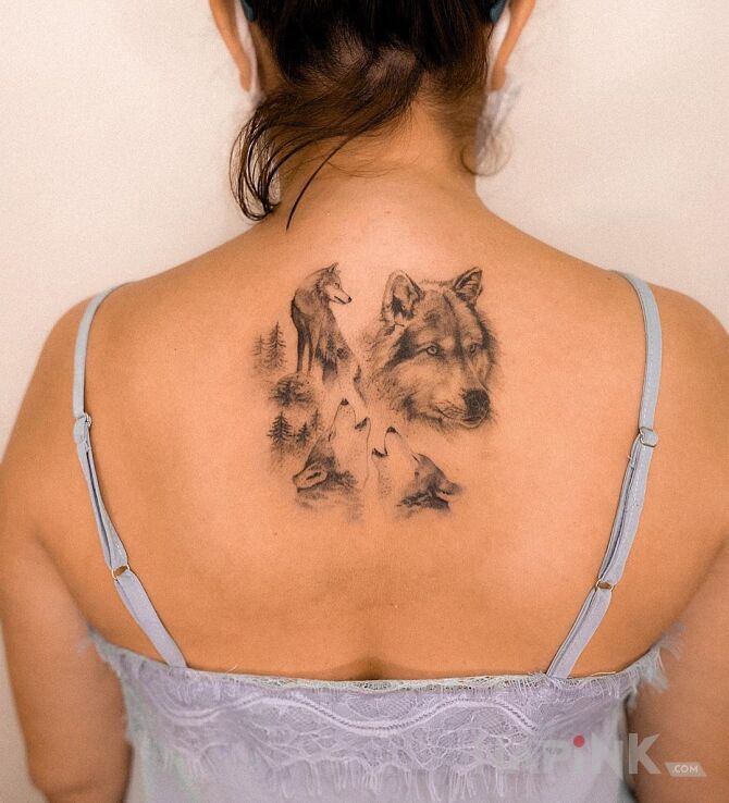 Tattoo Wilki z tyłu in black and gray motif and realistic style on the back
