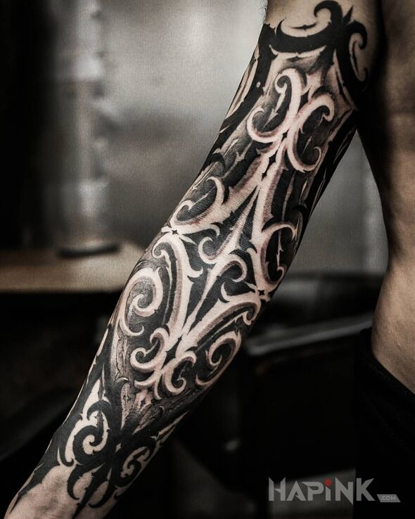 Tattoo Interesujący wzór in black and gray motif and graphic / illustrative style on the upper arm