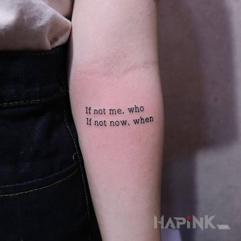 Tattoo Jak nie ja to kto? in lettering motif and calligraphy style on the forearm