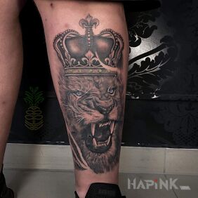 Tattoo Lion with a crown on the calf motif: 3D style: realistic