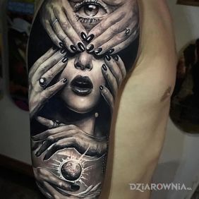 Tatuaż Zaślepiona na ramieniu motyw: 3D styl: realistyczne
