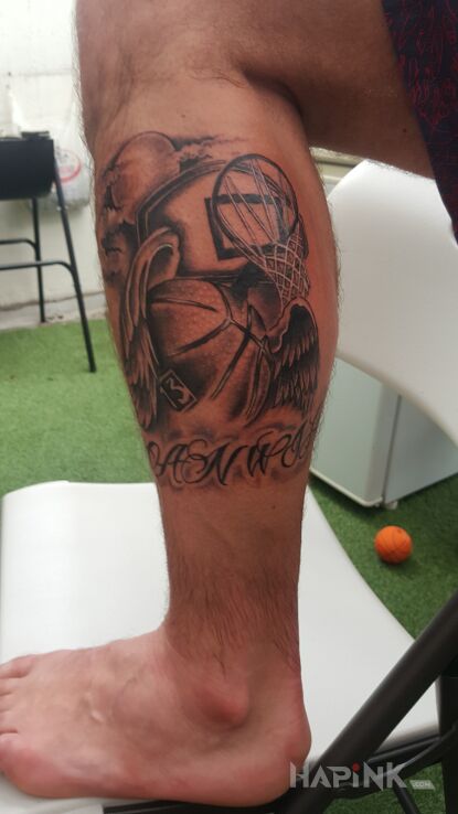 Tattoo Anwil wloclawek in wings motif and graphic / illustrative style on the calf