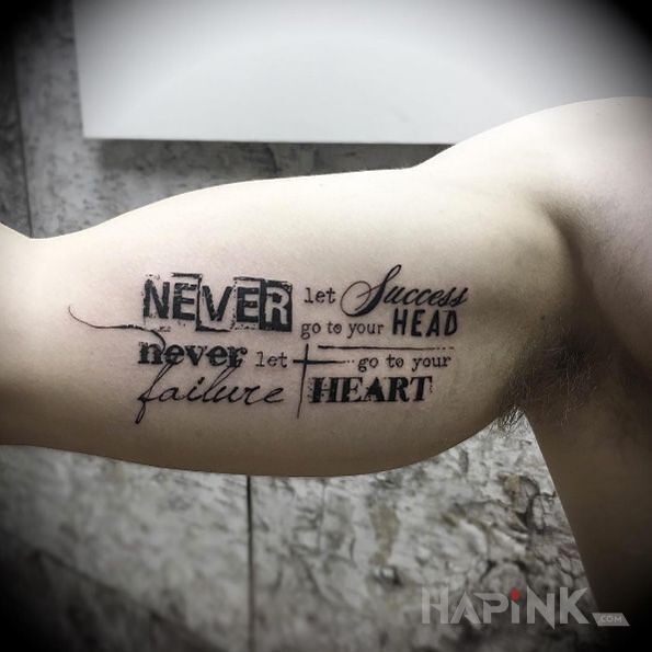 Tattoo Sukces i porażka in lettering motif and calligraphy style on the upper arm