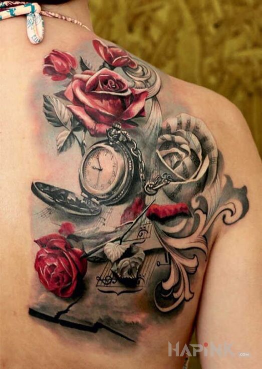 Tattoo Kwiaty i zegarek in 3D motif on the shoulder blades