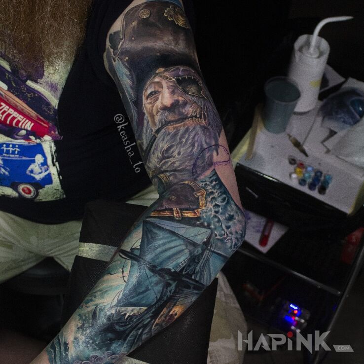 Tattoo Pirat in 3D motif and realistic style on the upper arm