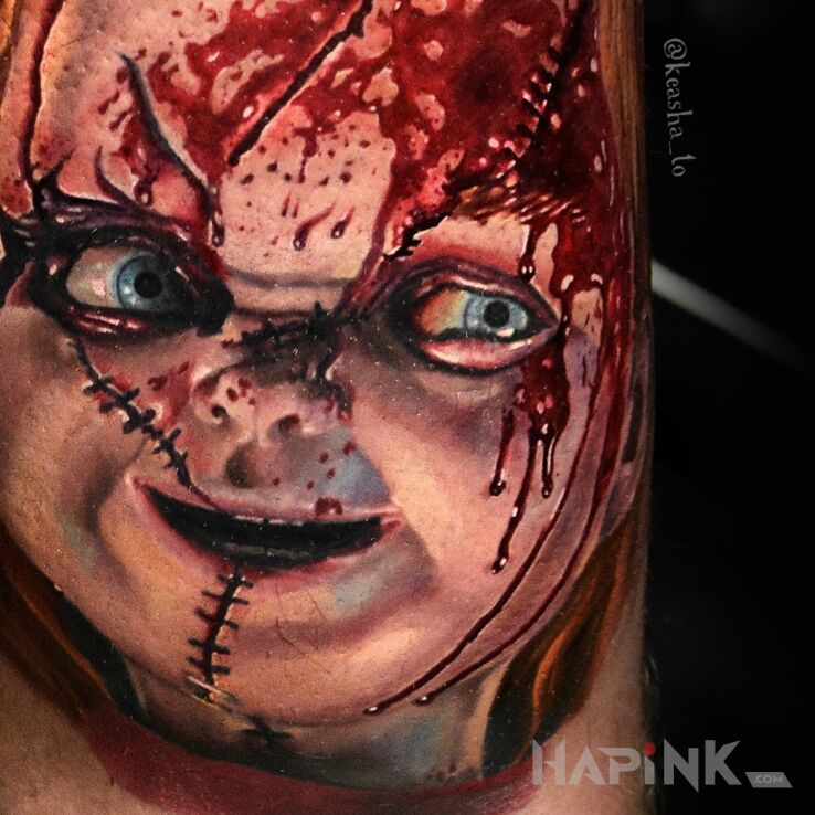 Tattoo Chucky in 3D motif and realistic style on the leg