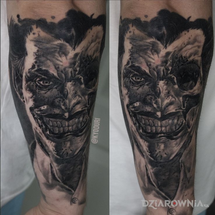 Tatuaż joker w motywie twarze i stylu realistyczne na przedramieniu