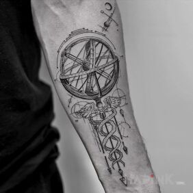 Tattoo Unknown what on the forearm motif: other