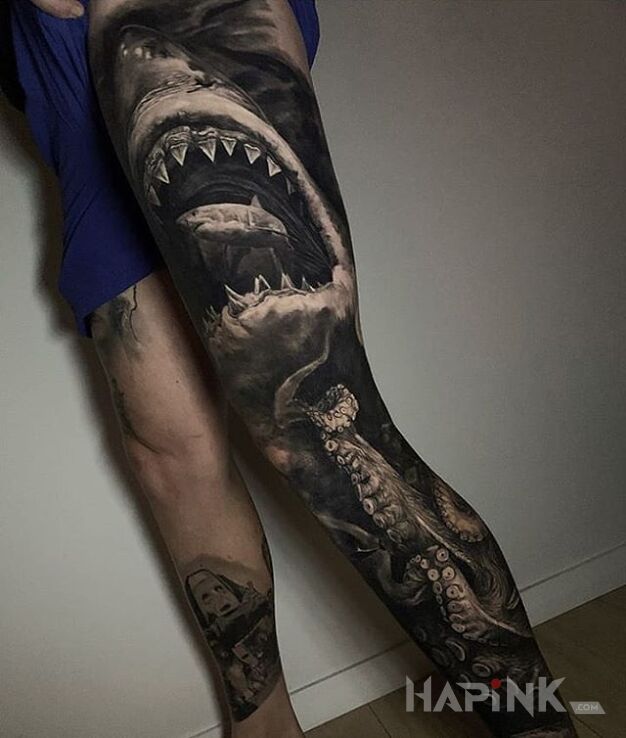 Tattoo Krwiożerczy rekin in animals motif and realistic style on the calf