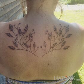 Tattoo My first scar cover + some freehand on the back motif: flowers style: graphic / illustrative