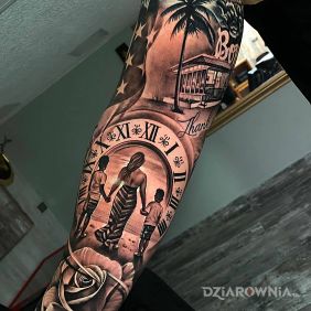 Tatuaż Matka z dziećmi na ramieniu motyw: kwiaty styl: realistyczne