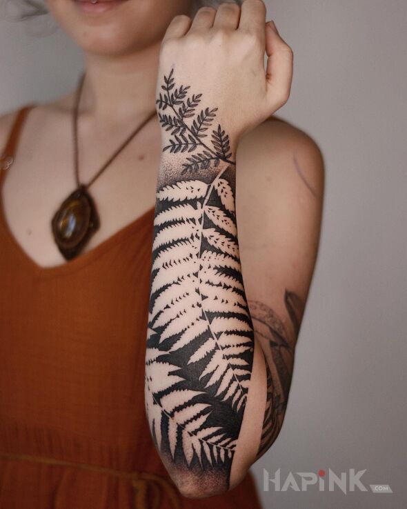 Tattoo Trochę inaczej wytatuowane in flowers motif and graphic / illustrative style on the forearm