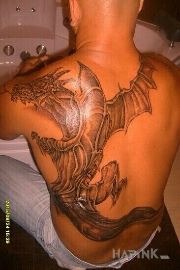 Tattoo Smok in dragons motif on the back