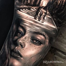 Tatuaż Spacer na ramieniu motyw: czarno-szare styl: realistyczne