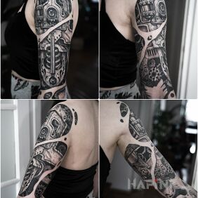 Tattoo Steampunk on the upper arm motif: sleeves style: biomechanics