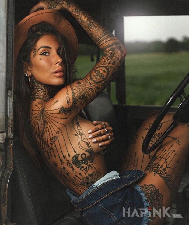 Tattoo Perfekcyjnie wydziabana in sleeves motif on the forearm
