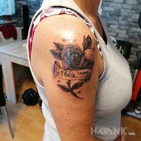 Tattoo Flowers on the upper arm motif: flowers style: graphic / illustrative