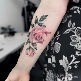 Tattoo Rose on the forearm motif: 3D style: realistic
