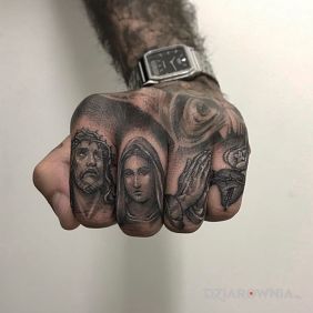Tatuaż Jezus i Maryja na palcach motyw: twarze styl: graficzne / ilustracyjne