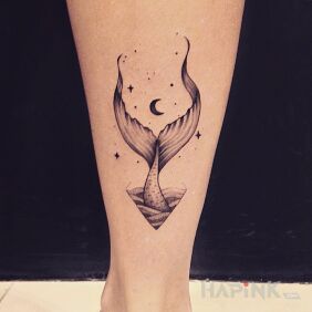 Tattoo The tail of the fish on the calf motif: black and gray style: graphic / illustrative