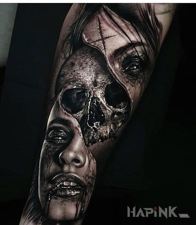 Tattoo Rozczłonkowana głowa in faces motif and realistic style on the forearm