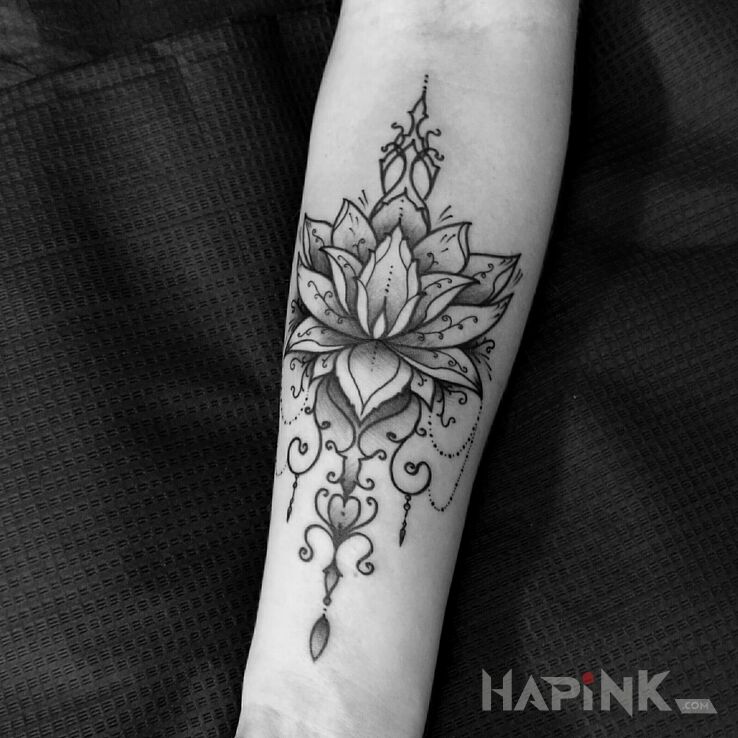 Tattoo Kwiat / Lotos / Ornamenty in black and gray motif and graphic / illustrative style on the forearm